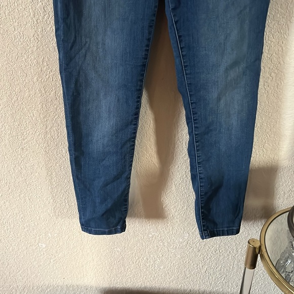 Midrise Ankle Skinny 7/28 - Picture 3 of 6